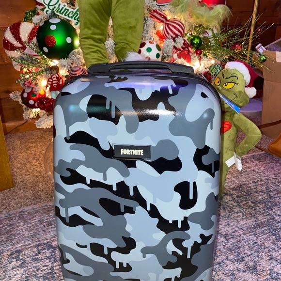 NWT KIDS Fortnite Hard case Carry on Suitcase Luggage - Picture 4 of 7